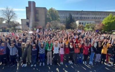 Les choristes en répétition pour leur spectacle « Les Fées Rebelles ! »